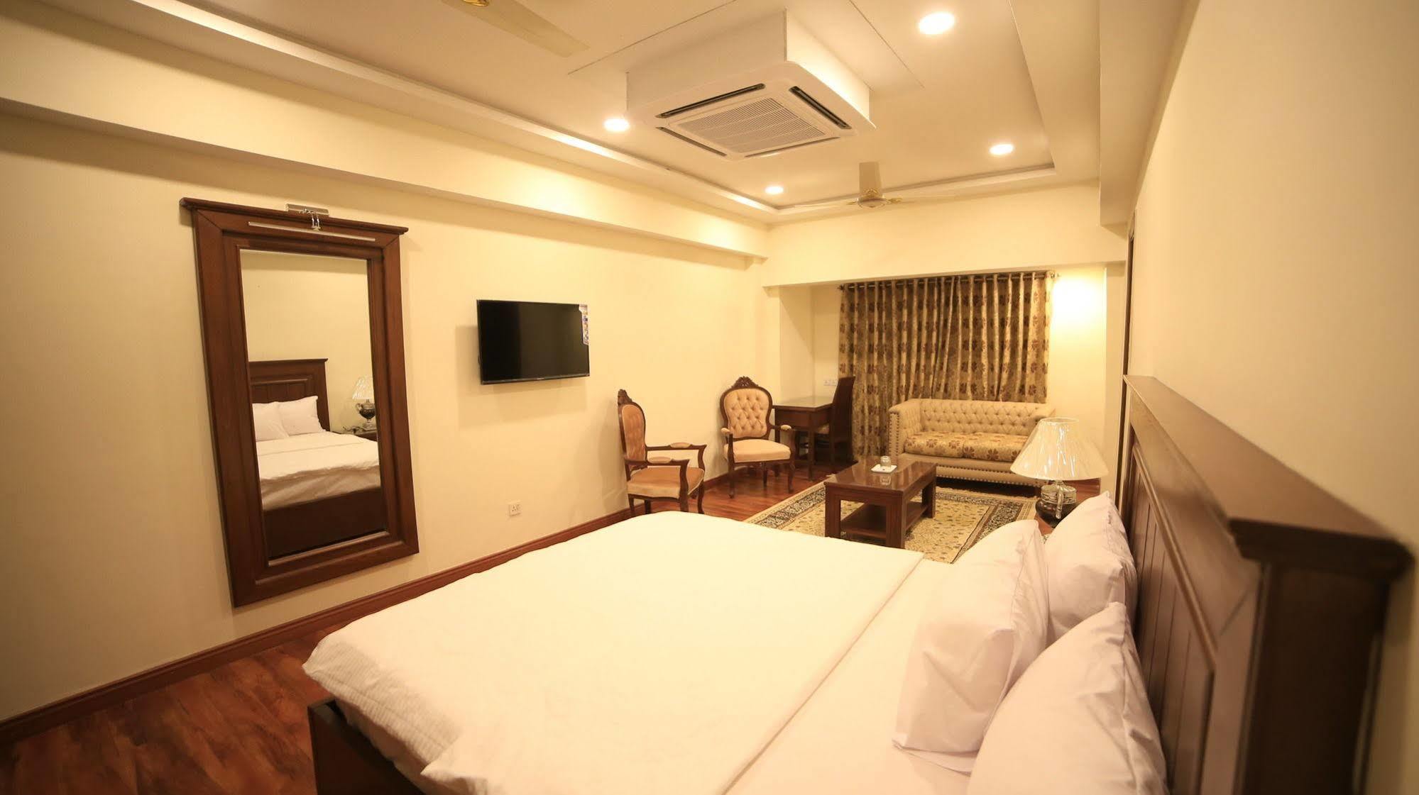 Hotel Diplomat Islamabad Exterior photo