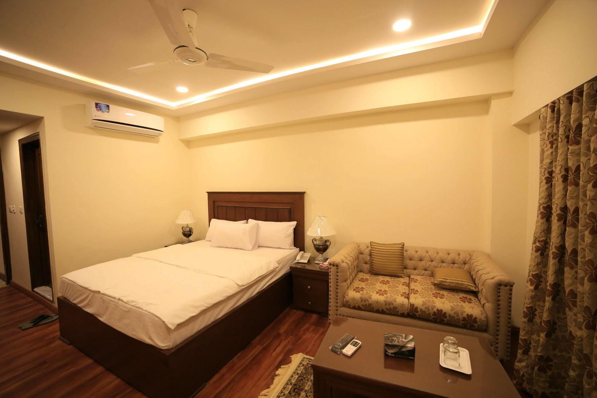 Hotel Diplomat Islamabad Exterior photo