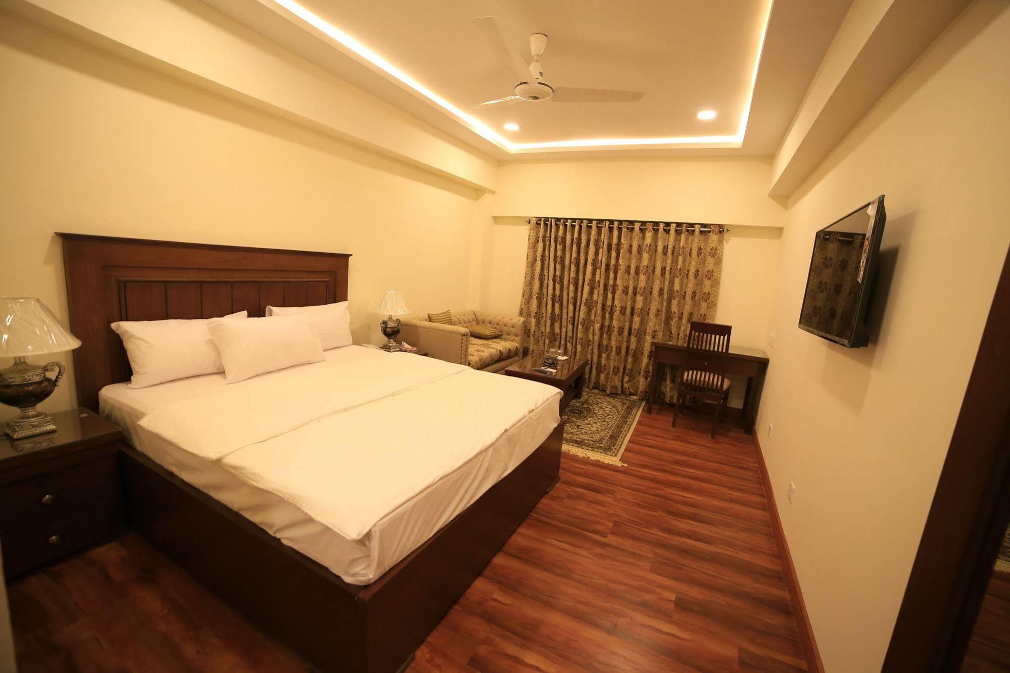 Hotel Diplomat Islamabad Exterior photo