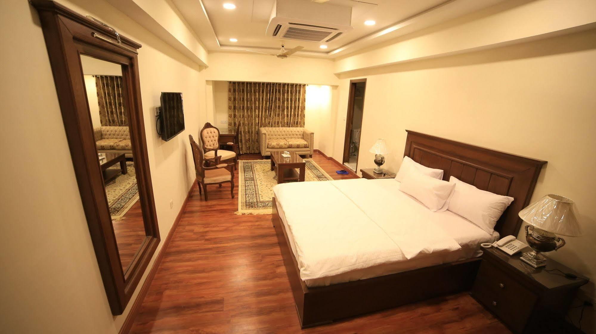 Hotel Diplomat Islamabad Exterior photo