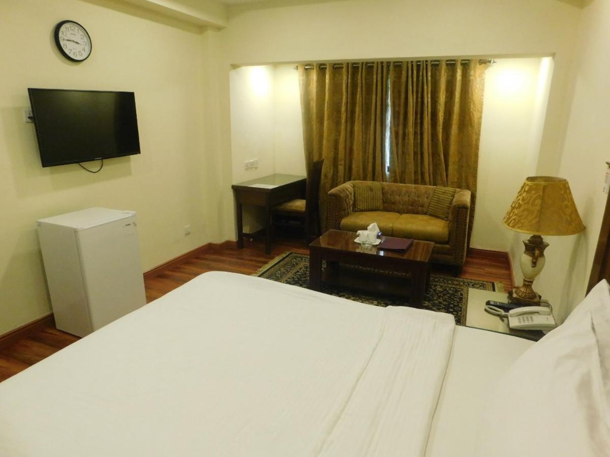 Hotel Diplomat Islamabad Exterior photo